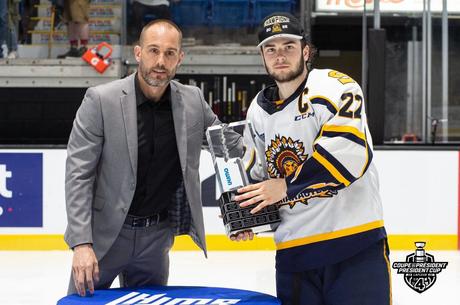 Mavrik Bourque est élu le joueur le plus utile des séries dans la LHJMQ