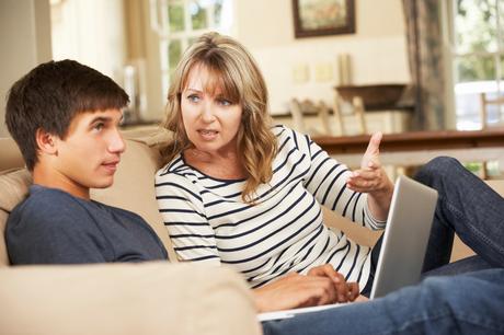 Comment le climat émotionnel mère-jeune aide les adolescents à faire face au stress (Visuel Adobe Stock 84439117)