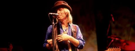 Tom Petty n’a pas pu dormir la nuit où lui, George Harrison et Jeff Lynne ont demandé à Roy Orbison de rejoindre les Traveling Wilburys. Tom Petty n'a pas pu dormir la nuit où lui, George Harrison et Jeff Lynne ont demandé à Roy Orbison de rejoindre les Traveling Wilburys.