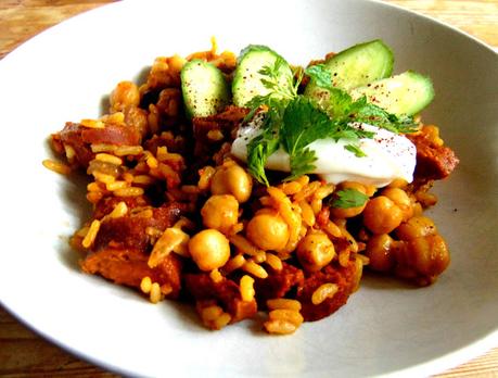 Riz parfumé aux saveurs du moyen-orient, aux pois chiches et saucisses végétales