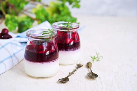 La meilleure recette de panna cotta cerises : Crémeuse, facile et parfaite pour un dessert d’été