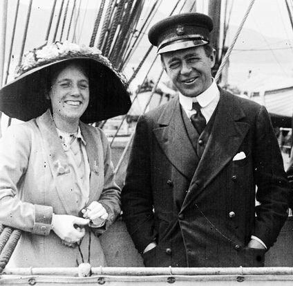 Kathleen Scott avec son mari à bord du Terra Nova, 1910