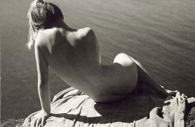 Nu face à la mer