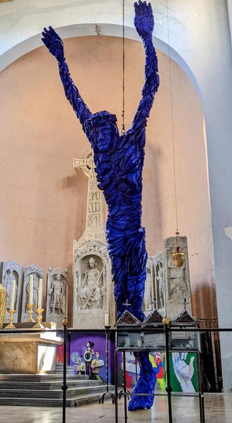 Christus-Figur in der Sankt Maximilian Kirche in München / Statue monumentale du Christ dans l'église Saint Maximilian de Munich