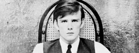 La mort tragique du bassiste des Beatles Stuart Sutcliffe La mort tragique du bassiste des Beatles Stuart Sutcliffe