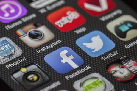 S’inviter sur les réseaux sociaux, un indispensable aujourd’hui Crédit photo : LoboStudioHamburg S’inviter sur les réseaux sociaux, un indispensable aujourd’hui Crédit photo : LoboStudioHamburg