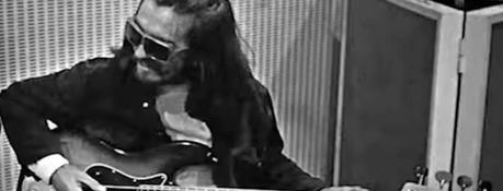 George Harrison aimait jouer de la basse parce qu’elle soutient tout le reste.