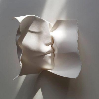 Sculptures papier sensuelles de Polly Verity