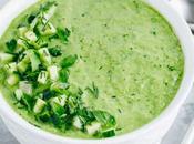 Gaspacho concombre menthe soupe méditerranéenne d’été froide fraîche.