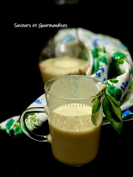 Lait avocat, amandes et dattes ou Smoothie marocain.