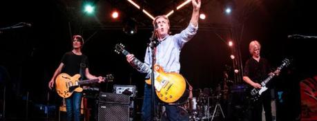 Le concert secret de Paul McCartney à Glastonbury : des stars et des téléphones enfermés dans des sacs.