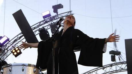 Charlotte a découvert Emel au Festival Rio Loco de Toulouse 560x315_emel-mathlouthi-8