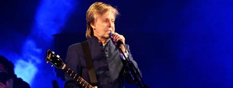 Sir Paul McCartney surprend le public de Glastonbury avec Dave Grohl des Foo Fighters et Bruce Springsteen alors que le concert historique touche à sa fin.