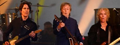 Paul McCartney rejoint Bruce Springsteen et Dave Grohl pour un spectacle épique à Glastonbury.