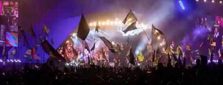 Glastonbury 2022 : Paul McCartney joue devant des images de Johnny Depp Glastonbury 2022 : Paul McCartney joue devant des images de Johnny Depp