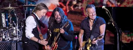 McCartney rejoint sur scène par Springsteen et Grohl à Glastonbury