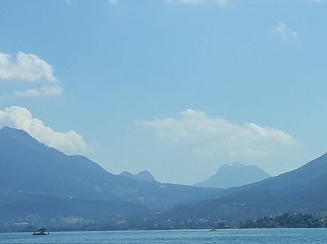 La France - Annecy - La femme du Lac