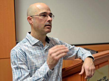 Le Docteur Provost N'est Pas Censuré (Il n'est qu'un peu bête)