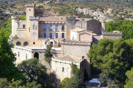 Autour d'Aix-en-Provence - Le château de la Barben © Guillaume Piolle - licence [CC BY 3.0] from Wikimedia Commons