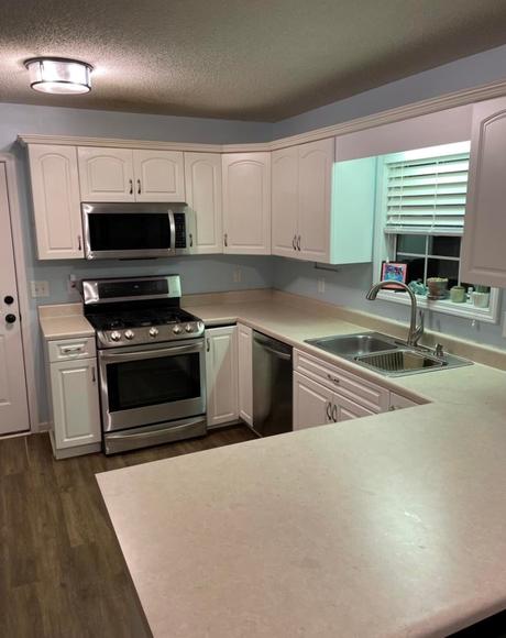 before kitchen 1 L’été apporte le bon moment pour améliorer votre cuisine ou votre salle de bain