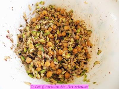 Salade complète courgettes, pois chiches, pâtes, basilic, olives et câpres (Vegan) Salade complète courgettes, pois chiches, pâtes, basilic, olives et câpres (Vegan)