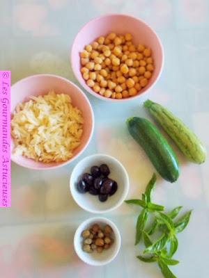 Salade complète courgettes, pois chiches, pâtes, basilic, olives et câpres (Vegan) Salade complète courgettes, pois chiches, pâtes, basilic, olives et câpres (Vegan)