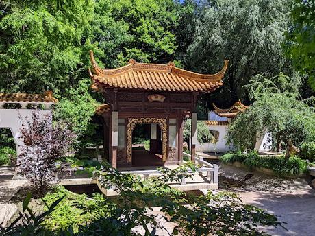 Fernostreise im West-Park München —24 Bilder / 24 photos  — Le parc munichois  de l'ouest est plus à l'est qu'on ne croit