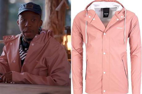 SNOWFLAKE MOUNTAIN : Solomon’s pink rain jacket in S1E01