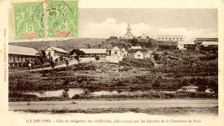 Carte postale montrant 'le lieu d'exil des récidivistes, anciennement occupé par les déportés de la Commune de Paris', c.1900.  Wiki Commons/Nuvolari.