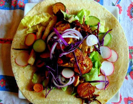 Fajitas aux parfums asiatiques avec sauce au miso et beurre d'arachides Fajitas aux parfums asiatiques avec sauce au miso et beurre d'arachides