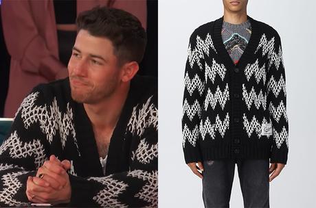Dancing with Myself : Nick Jonas’s black and white cardigan in S1E05