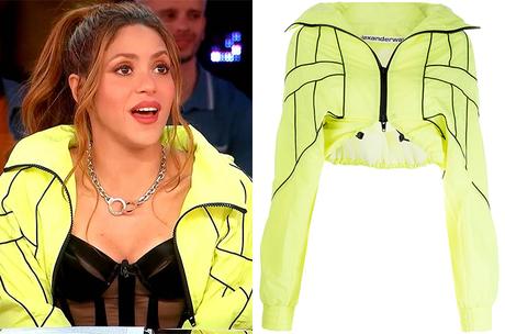 Dancing with Myself : Shakira’s yellow shrug jacket in S1E01
