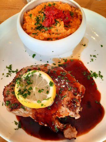 Piccata de veau, polenta tomates © Patrick Faus. Piccata de veau, polenta tomates © Patrick Faus.