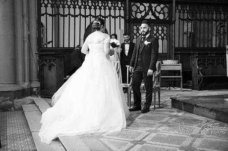 Mariage eglise en noir et blanc