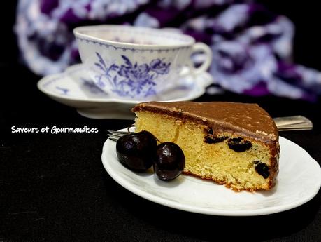 Gâteau moelleux aux cerises séchées et ganache au pralin ( recette très facile).