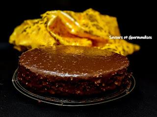 Gâteau moelleux aux cerises séchées et ganache au pralin ( recette très facile).