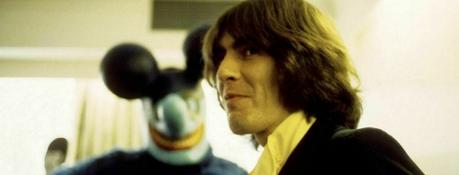 George Harrison et Eric Idle ont fumé de l’herbe dans une salle de projection lors de la première de “Monty Python et le Saint Graal”, la première fois qu’ils se sont rencontrés. George Harrison fumait-il de la drogue ?