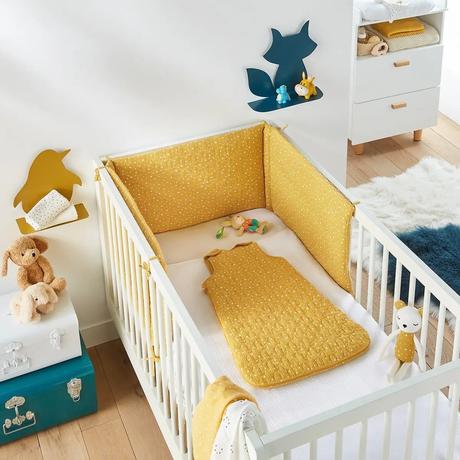 idée déco chambre bébé non genrée jaune et bleu