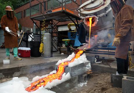 Griller un steak sur de la lave en fusion à 2100°F Griller un steak sur de la lave en fusion à 2100°F