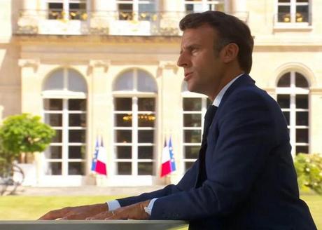 Emmanuel Macron persiste et signe !