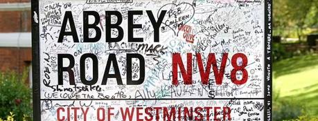 Les touristes des Beatles visitent le mauvais passage d’Abbey Road à cause d’une erreur de Google Maps. Les touristes des Beatles visitent le mauvais passage d'Abbey Road grâce à une erreur de Google Maps.