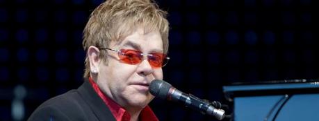 Elton John révèle que George Harrison l'a aidé à se débarrasser de sa dépendance à la drogue