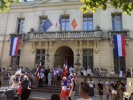 Carte postale d’Uzes un 14 Juillet Carte postale d’Uzes un 14 Juillet