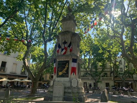 Carte postale d’Uzes un 14 Juillet Carte postale d’Uzes un 14 Juillet