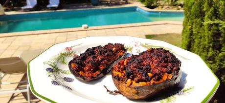 Aubergines farcies à l'agneau et aux pignons de pin d'Ottolenghi Aubergines farcies à l'agneau et aux pignons de pin d'Ottolenghi