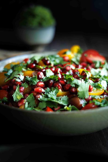 salade de tomates multicolores et de grenade