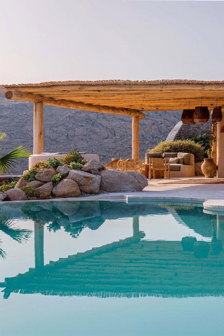 villa à Mykonos piscine arrondie naturelle débordement