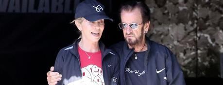 Ringo Starr, 82 ans, et sa femme Barbara Bach, 74 ans, portent des survêtements assortis pour faire du shopping à Los Angeles.