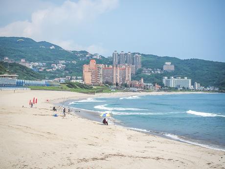 Vue de la plage de Wanli, l'une des plus belles plages de Taiwan