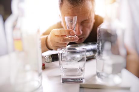 Les buveurs moyens modérés avec un schéma de binge drinking occasionnel, sont 5 fois plus susceptibles de développer des troubles de la consommation d’alcool (Visuel Adobe Stock 422027036) Les buveurs moyens modérés avec un schéma de binge drinking occasionnel, sont 5 fois plus susceptibles de développer des troubles de la consommation d’alcool (Visuel Adobe Stock 422027036)